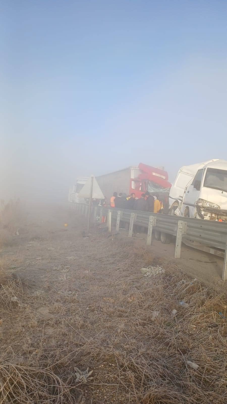 Konya'da TIR'lar dahil birçok araç birbirine girdi! Çok sayıda ekip sevk edildi 5